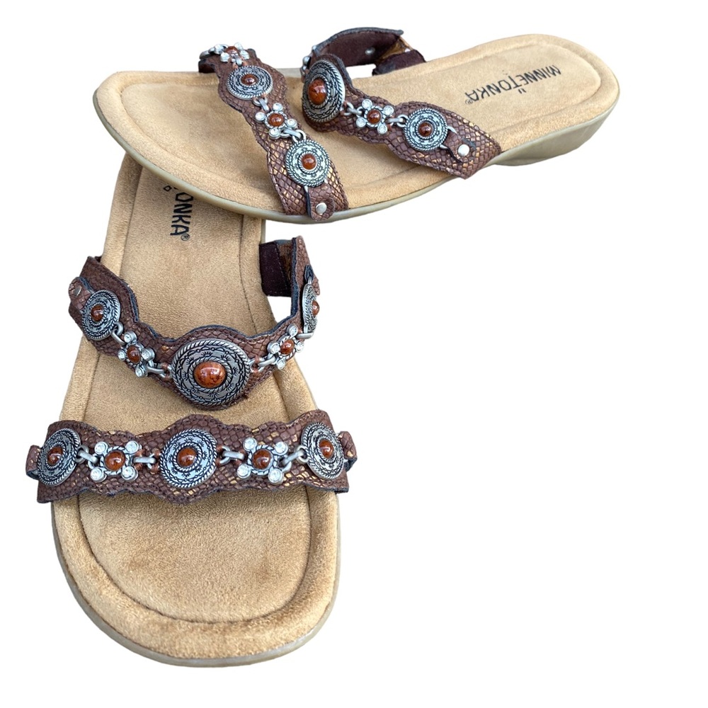 Minnetonka Boca Brown Leather Medallion Stone Embellished Sandal Slides 6M